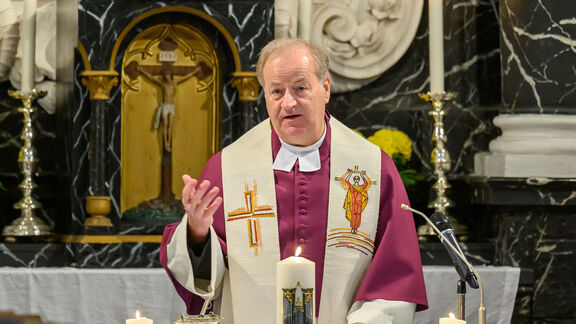 Orgelweihe Stiftspfarrer Werner Grad FOTOKERSCHI