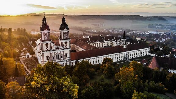 Stift St Florian Luftaufnahme Herbst @Werner Kerschbaummayr