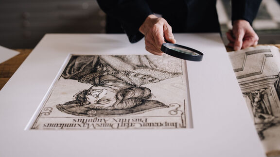 Chorherrenstift grafische Sammlung - Zeichnung unter der Lupe ©Himmelbauer